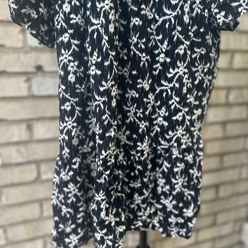 Universal Threads Dress - Picture 4 of 4
